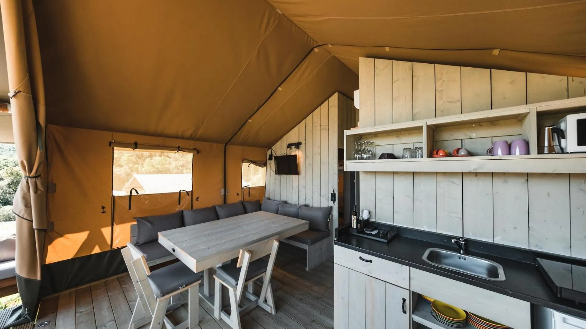 Hotel Glamping Le Tegole Riparbella 0*,  Italia